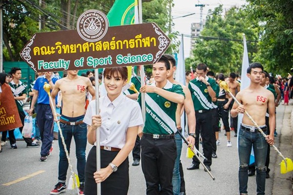 พาเหรด ม.บูรพา หนุ่ม ๆ วิทยาศาสตร์การกีฬา พาเหรด ม.บูรพา หนุ่ม ๆ วิทยาศาสตร์การกีฬา