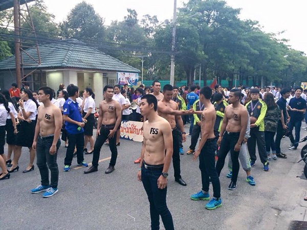 พาเหรด ม.บูรพา หนุ่ม ๆ วิทยาศาสตร์การกีฬา พาเหรด ม.บูรพา หนุ่ม ๆ วิทยาศาสตร์การกีฬา