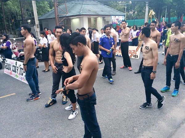 พาเหรด ม.บูรพา หนุ่ม ๆ วิทยาศาสตร์การกีฬา พาเหรด ม.บูรพา หนุ่ม ๆ วิทยาศาสตร์การกีฬา