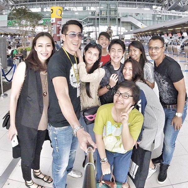 เจ เจตริน ขนทั้งครอบครัว เจ เจตริน ขนทั้งครอบครัว