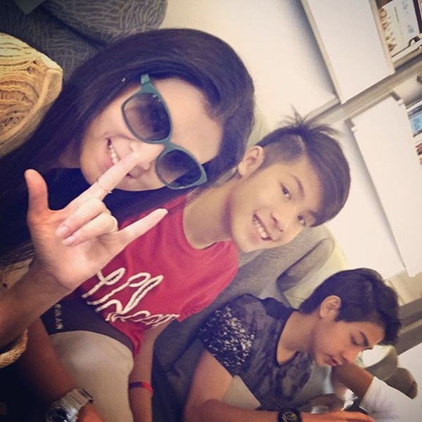 เจ เจตริน ขนทั้งครอบครัว เจ เจตริน ขนทั้งครอบครัว