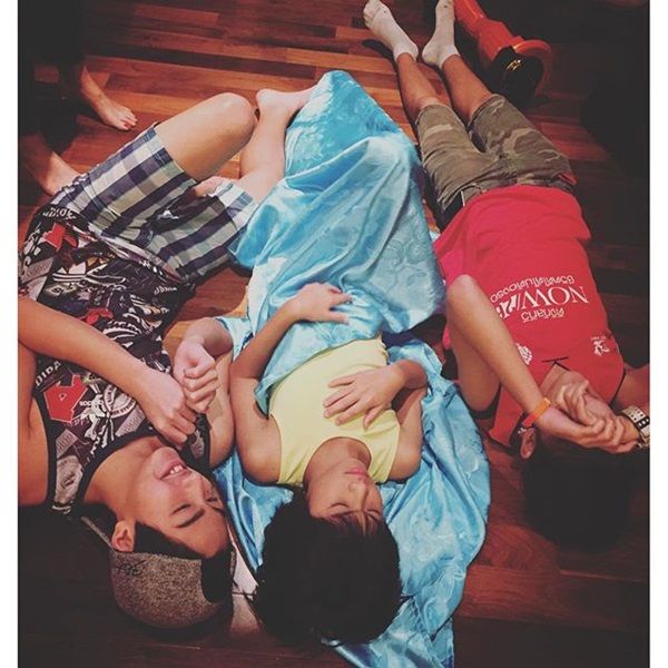 เจ เจตริน ขนทั้งครอบครัว เจ เจตริน ขนทั้งครอบครัว