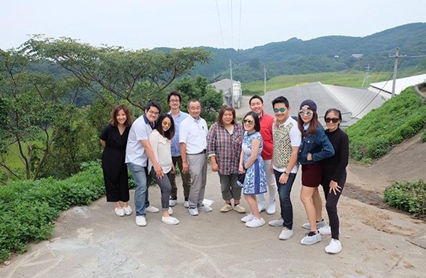 ป๊อป นิธิ ใส่รองเท้าให้ เป้ย ป๊อป นิธิ ใส่รองเท้าให้ เป้ย