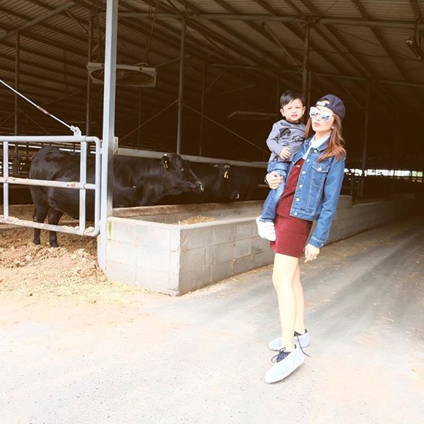 ป๊อป นิธิ ใส่รองเท้าให้ เป้ย ป๊อป นิธิ ใส่รองเท้าให้ เป้ย