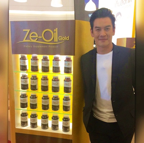 ชาคริต แย้มนาม ชาคริต แย้มนาม