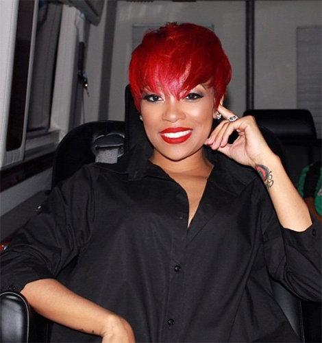 สาวผิวคล้ำแต่งหน้าสีแซ่บ สาวผิวคล้ำแต่งหน้าสีแซ่บ