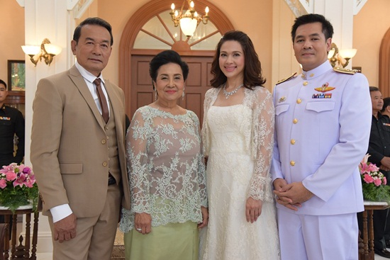 พลับพลึงสีชมพู พลับพลึงสีชมพู