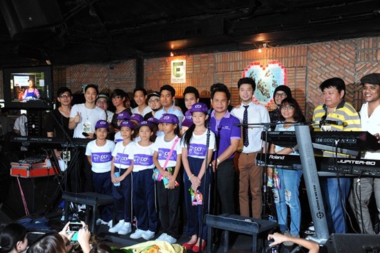 ช่วยกันร้อง เพื่อพี่น้องผู้ห่างไกล 2 ช่วยกันร้อง เพื่อพี่น้องผู้ห่างไกล 2