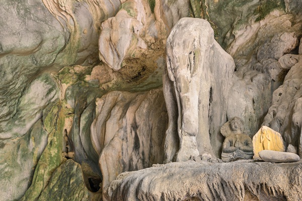 ชมหินงอกหินย้อยรูปช้างที่ถ้ำช้าง ชมหินงอกหินย้อยรูปช้างที่ถ้ำช้าง