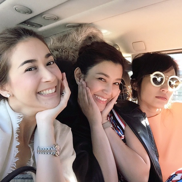 เอมมี่ มรกต ไฮโซเจมส์ เอมมี่ มรกต ไฮโซเจมส์