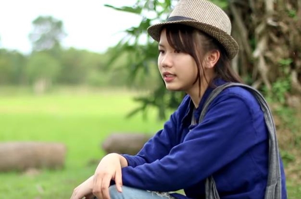 สาวลาวร้องเพลงลูกทุ่งไทย สาวลาวร้องเพลงลูกทุ่งไทย