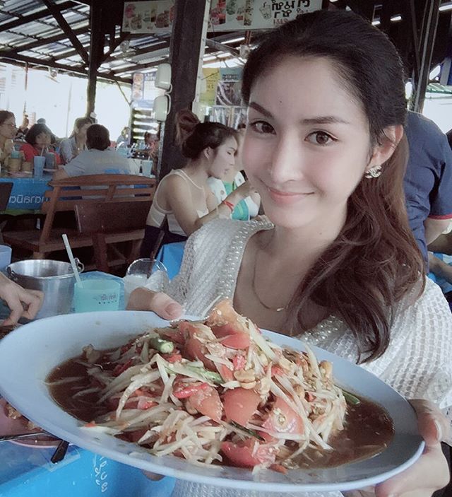 หลิงหลิง สาวประเภทอสองชาวลาว หลิงหลิง สาวประเภทอสองชาวลาว