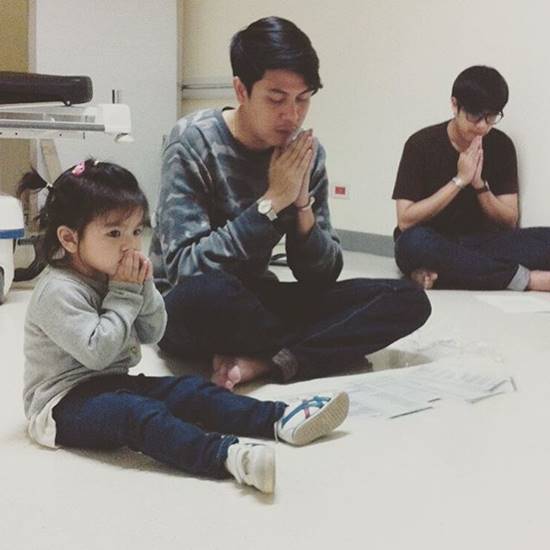น้องมะลิสวดมนต์ให้ พ่อปอ น้องมะลิสวดมนต์ให้ พ่อปอ