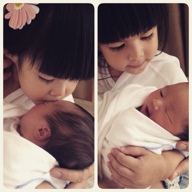 มอส ปฏิภาณ อวดภาพน้องโสนอุ้มน้อง มอส ปฏิภาณ อวดภาพน้องโสนอุ้มน้อง