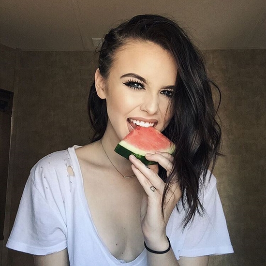 อาคาเซีย บรินลีย์ เน็ตไอดอลอเมริกัน อาคาเซีย บรินลีย์ เน็ตไอดอลอเมริกัน