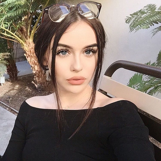 อาคาเซีย บรินลีย์ เน็ตไอดอลอเมริกัน อาคาเซีย บรินลีย์ เน็ตไอดอลอเมริกัน