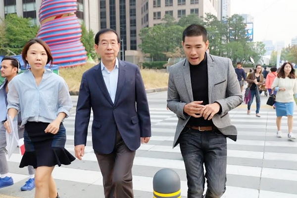 วู้ดดี้ พาบุกสถานที่แฮงเอ้าท์ใหม่ในเกาหลีใต้ วู้ดดี้ พาบุกสถานที่แฮงเอ้าท์ใหม่ในเกาหลีใต้