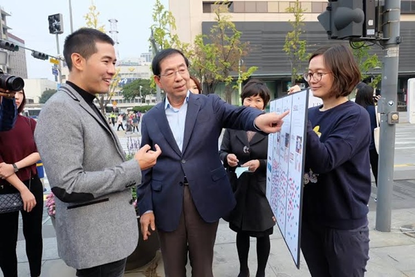 วู้ดดี้ พาบุกสถานที่แฮงเอ้าท์ใหม่ในเกาหลีใต้ วู้ดดี้ พาบุกสถานที่แฮงเอ้าท์ใหม่ในเกาหลีใต้