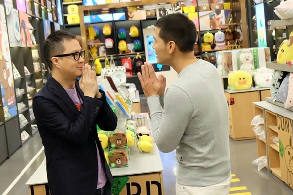 วู้ดดี้ พาบุกสถานที่แฮงเอ้าท์ใหม่ในเกาหลีใต้ วู้ดดี้ พาบุกสถานที่แฮงเอ้าท์ใหม่ในเกาหลีใต้