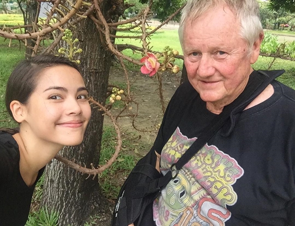 ญาญ่า อุรัสยา - คุณพ่อซีกู๊ด เสปอร์บันด์ ญาญ่า อุรัสยา - คุณพ่อซีกู๊ด เสปอร์บันด์