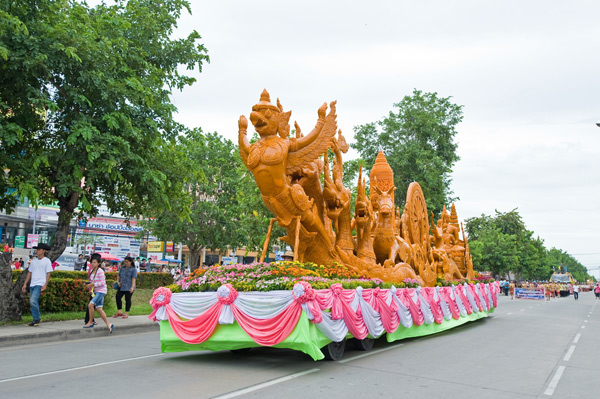 ประเพณีแห่เทียนพรรษา จังหวัดอุบลราชธานี ประเพณีแห่เทียนพรรษา จังหวัดอุบลราชธานี