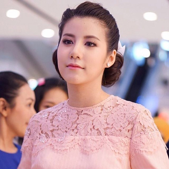 เอสเธอร์ สุปรีย์ลีลา เอสเธอร์ สุปรีย์ลีลา