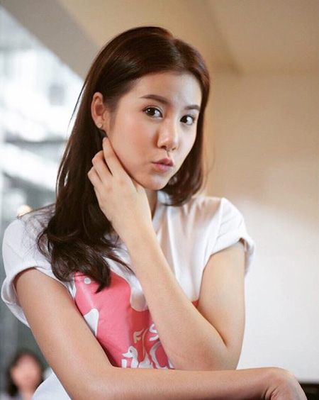 เอสเธอร์ สุปรีย์ลีลา เอสเธอร์ สุปรีย์ลีลา