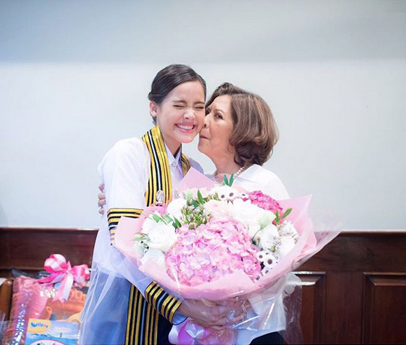 ญาญ่า อุรัสยา รับปริญญา ญาญ่า อุรัสยา รับปริญญา