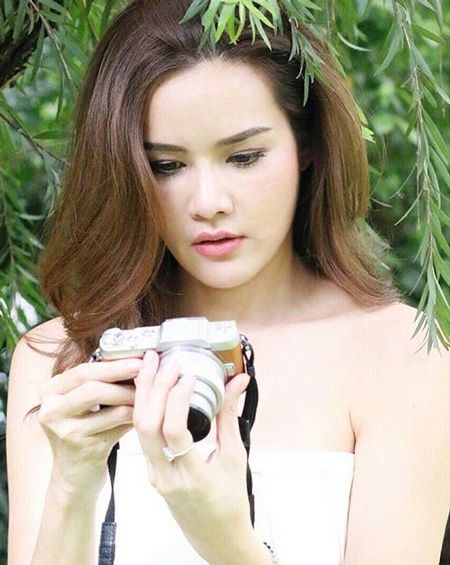 หญิง รฐา หญิง รฐา