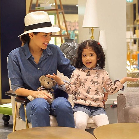 น้องนาวา ลูกสาว อ้อม พิยดา น้องนาวา ลูกสาว อ้อม พิยดา