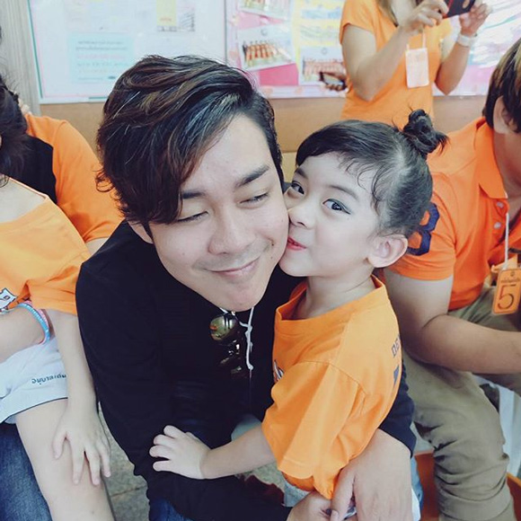 15 คุณพ่อดารา รับ วันพ่อแห่งชาติ 2558 15 คุณพ่อดารา รับ วันพ่อแห่งชาติ 2558