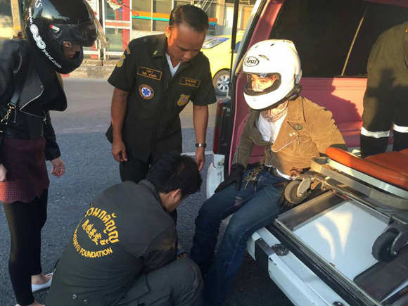 เป้ อารักษ์ รถจักรยานยนต์ล้ม เป้ อารักษ์ รถจักรยานยนต์ล้ม