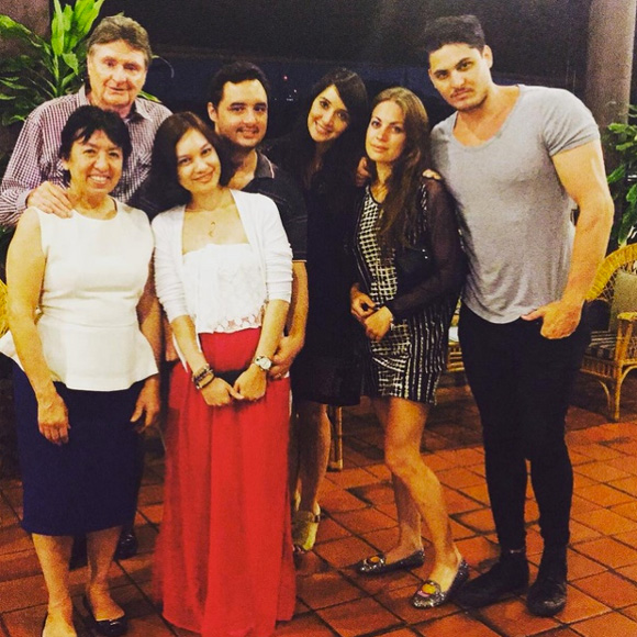 ซาร่า มาลากุล ครอบครัว ซาร่า มาลากุล ครอบครัว