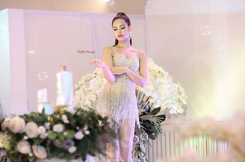 ญาญ่า อุรัสยา ลุคเปรี้ยวจี๊ด ญาญ่า อุรัสยา ลุคเปรี้ยวจี๊ด