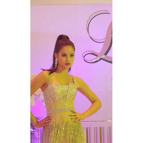 ญาญ่า อุรัสยา ลุคเปรี้ยวจี๊ด ญาญ่า อุรัสยา ลุคเปรี้ยวจี๊ด