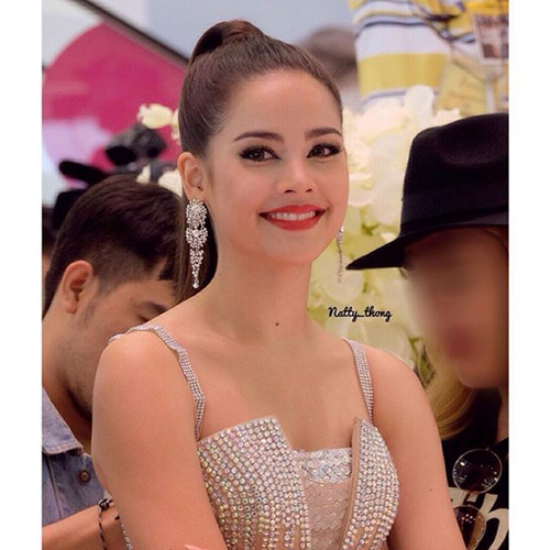 ญาญ่า อุรัสยา ลุคเปรี้ยวจี๊ด ญาญ่า อุรัสยา ลุคเปรี้ยวจี๊ด