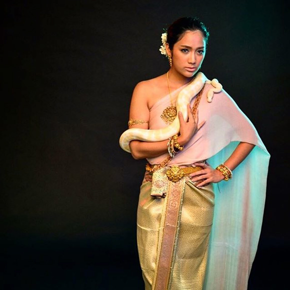 แม็กกี้ อาภา ชุดนักศึกษา แม็กกี้ อาภา ชุดนักศึกษา