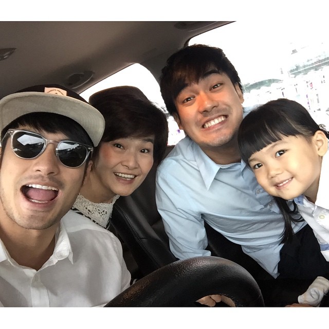 บอย ปกรณ์ น้องวันใหม่ หน่อง ธนา และคุณแม่ บอย ปกรณ์ น้องวันใหม่ หน่อง ธนา และคุณแม่