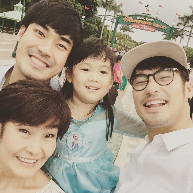 บอย ปกรณ์ น้องวันใหม่ หน่อง ธนา และคุณแม่ บอย ปกรณ์ น้องวันใหม่ หน่อง ธนา และคุณแม่