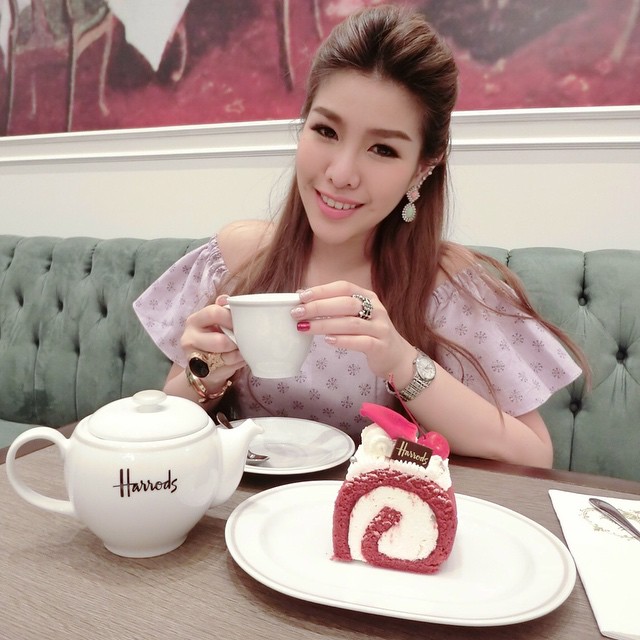 ฝ้าย แอมไฟน์ ฝ้าย แอมไฟน์