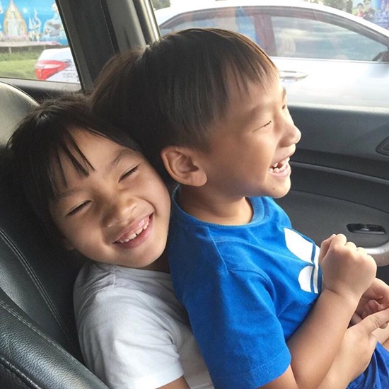 ปลื้มแทนคุณแม่ พี่แพรว-น้องภูมิ ลูก ตุ๊ก ชนกวนันท์ รัก-ดูแลกันดีจังเลย ปลื้มแทนคุณแม่ พี่แพรว-น้องภูมิ ลูก ตุ๊ก ชนกวนันท์ รัก-ดูแลกันดีจังเลย