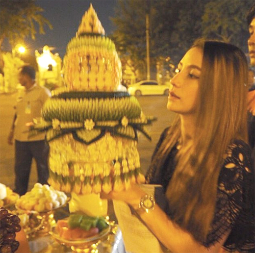 อั้ม พัชราภา ขอพร ร.5 ให้ ปอ ทฤษฎี หายป่วย อั้ม พัชราภา ขอพร ร.5 ให้ ปอ ทฤษฎี หายป่วย