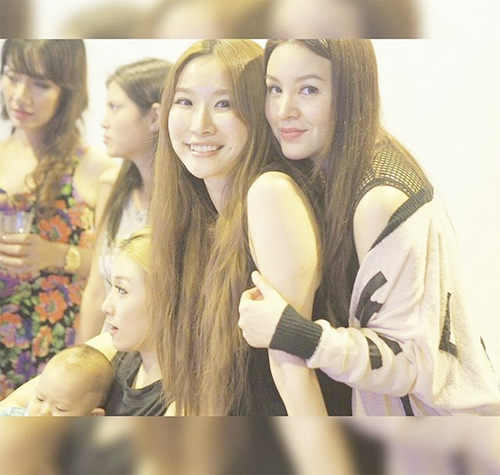 ปาร์ตี้คริสต์ แก๊งผีเสื้อราตรี ปาร์ตี้คริสต์ แก๊งผีเสื้อราตรี