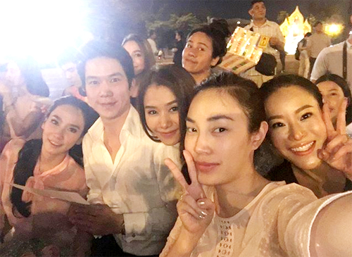 อั้ม พัชราภา ขอพร ร.5 ให้ ปอ ทฤษฎี หายป่วย อั้ม พัชราภา ขอพร ร.5 ให้ ปอ ทฤษฎี หายป่วย