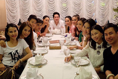 อั้ม พัชราภา ขอพร ร.5 ให้ ปอ ทฤษฎี หายป่วย อั้ม พัชราภา ขอพร ร.5 ให้ ปอ ทฤษฎี หายป่วย