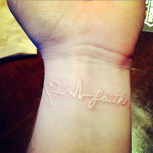 รอยสักสีขาว รอยสักสีขาว