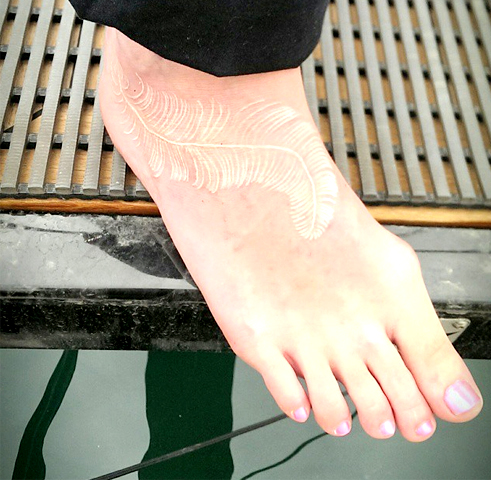 รอยสักสีขาว รอยสักสีขาว