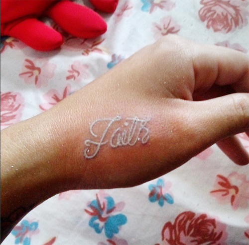 รอยสักสีขาว รอยสักสีขาว