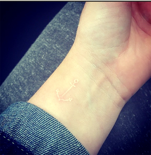 รอยสักสีขาว รอยสักสีขาว