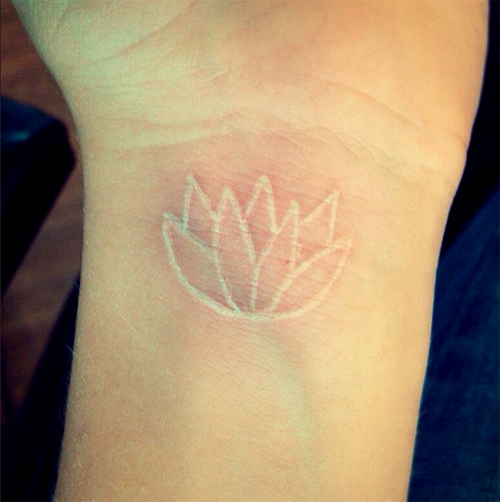 รอยสักสีขาว รอยสักสีขาว